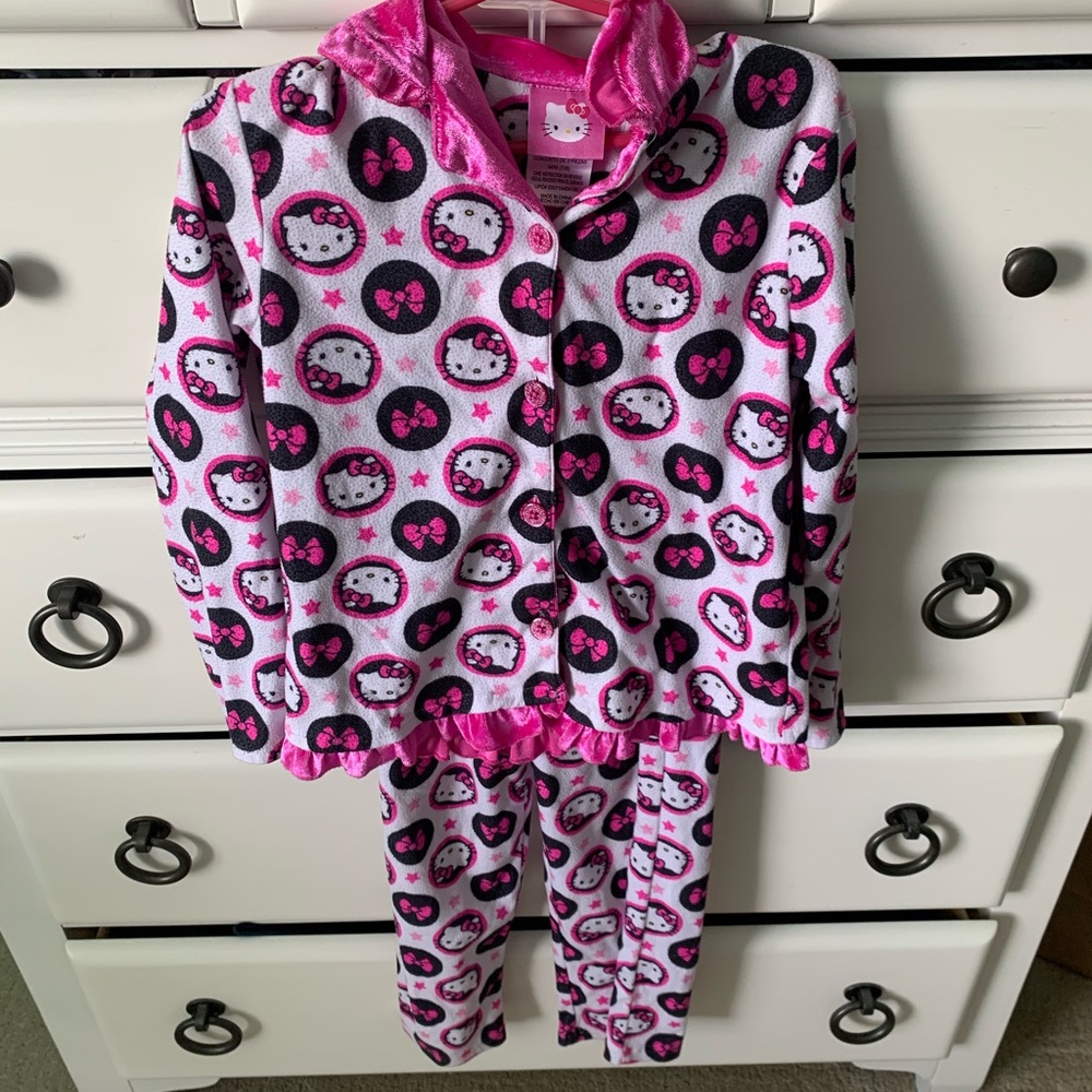 Size 7/8 Hello Kitty pajamas!